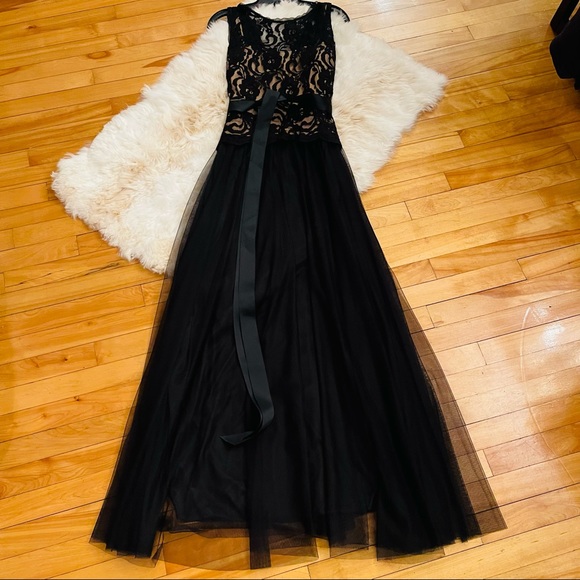 NEW Stunning Black Lace Dress - Picture 3 of 15